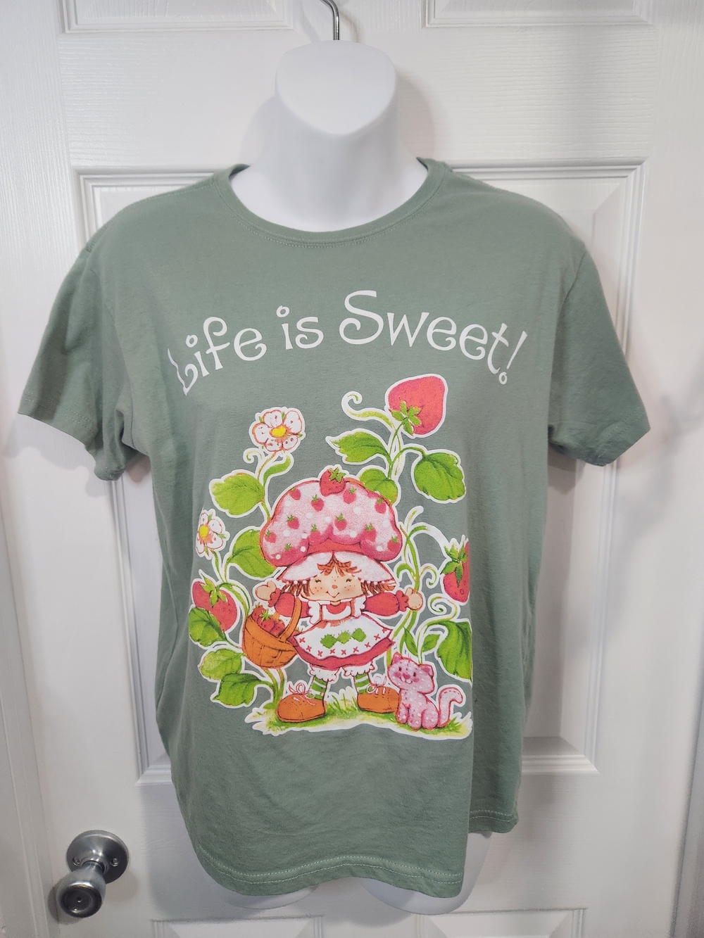Life Is Sweet! Strawberry Shortcake Graphic T Shirt Small